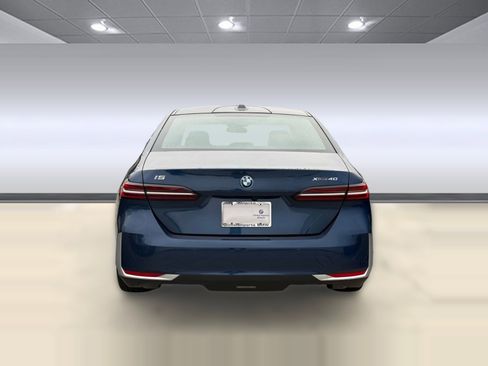 New 2026 BMW i5 eDrive40 w/ Premium Package image 9