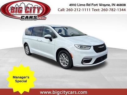 Used 2023 Chrysler Pacifica Touring-L