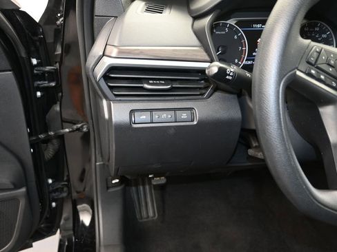 Used 2024 Nissan Altima 2.5 SV FWD image 12