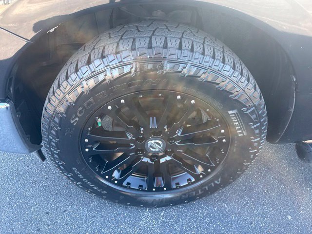 Used 2017 Nissan Titan SV AWD/4WD image 10