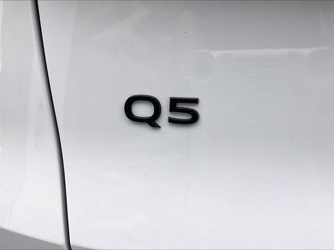 Used 2025 Audi Q5 Premium AWD/4WD image 33