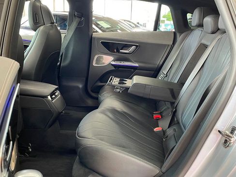 Used 2023 Mercedes-Benz EQE 500 4MATIC Sedan w/ Exclusive Trim Package image 19