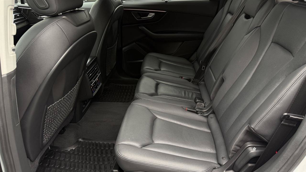 Used 2023 Audi Q7 2.0T Premium Plus w/ Premium Plus Package AWD/4WD image 32