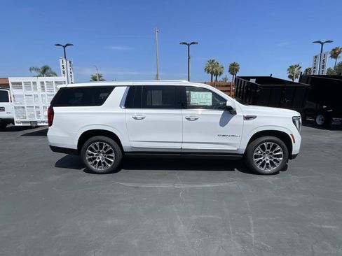 New 2026 GMC Yukon XL Denali w/ Sun & Power Step Package AWD/4WD image 4