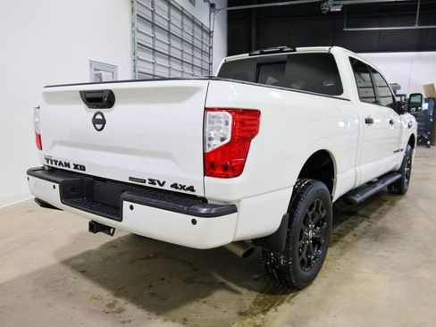 Used 2019 Nissan Titan SV w/ SV Convenience Package image 3
