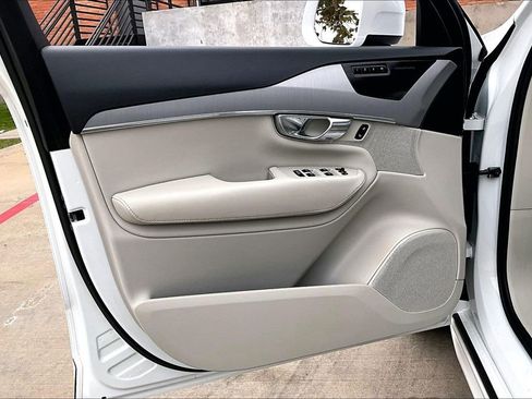 Used 2023 Volvo XC90 B5 Core w/ Climate Package image 24