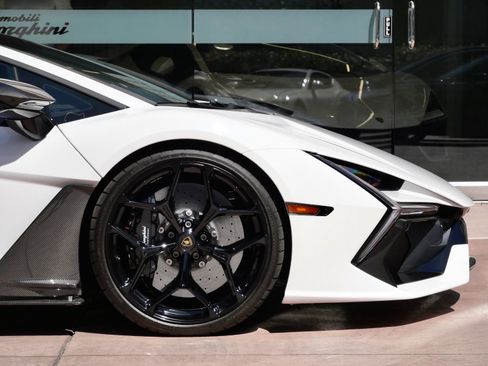 Used 2024 Lamborghini Revuelto AWD/4WD image 9
