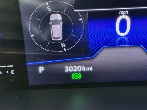 Used 2022 Volkswagen Taos SE w/ Panoramic Sunroof Package FWD image 13