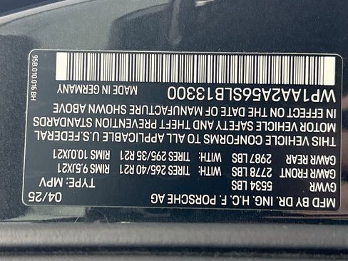 Certified 2025 Porsche Macan AWD/4WD image 34