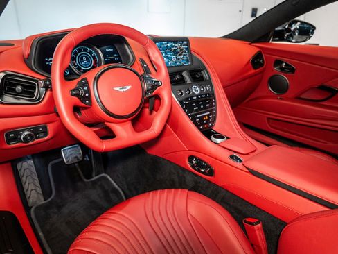 Used 2023 Aston Martin DB11 Coupe image 3