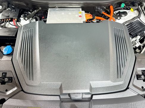 Used 2019 Audi e-tron Prestige w/ Prestige Package image 29