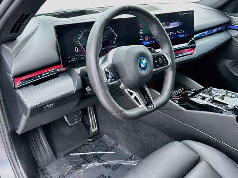 Used 2025 BMW 550e xDrive w/ Executive Package AWD/4WD image 9