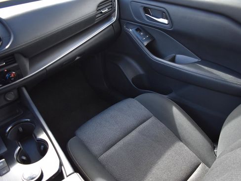 Used 2025 Nissan Rogue SV image 21