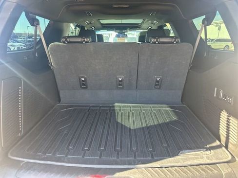 Used 2023 GMC Yukon XL SLT w/ SLT Premium Package image 30