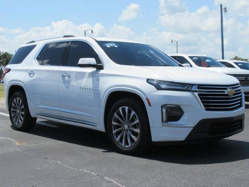 Certified 2023 Chevrolet Traverse Premier FWD image 3
