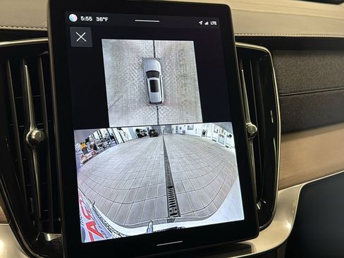 Used 2025 Volvo XC90 B6 Plus image 18
