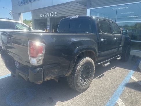 Used 2017 Toyota Tacoma Limited w/ Tow Package AWD/4WD image 4