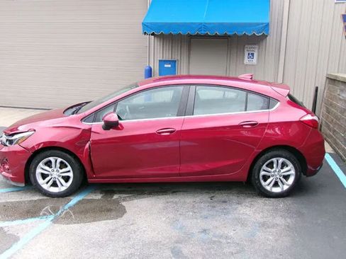 Used 2019 Chevrolet Cruze LT FWD image 3