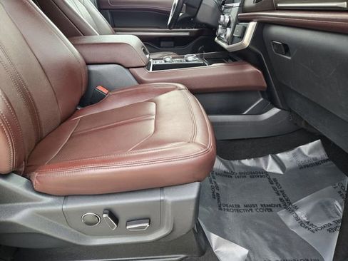 Used 2024 Ford Expedition Limited image 14