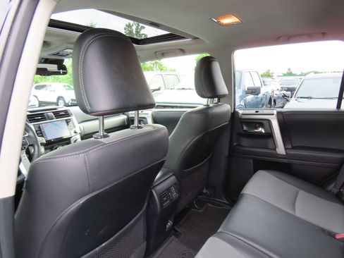 Used 2020 Toyota 4Runner SR5 Premium w/ Moonroof Package AWD/4WD image 30