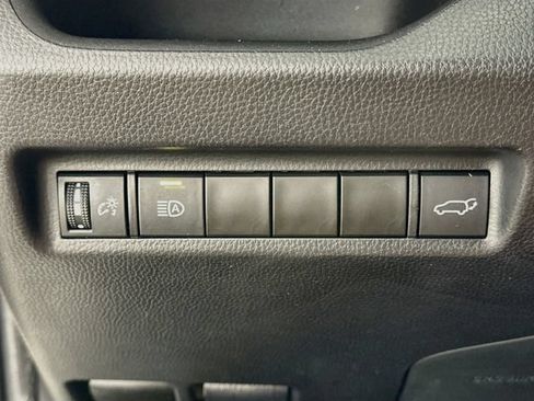 Used 2022 Toyota RAV4 XLE w/ Convenience Package FWD image 21