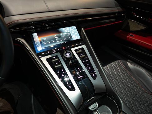 Used 2024 Aston Martin DB12 Coupe RWD image 19