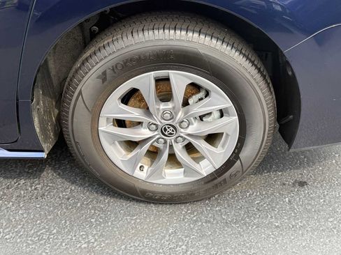 Used 2026 Toyota Sienna LE AWD/4WD image 9