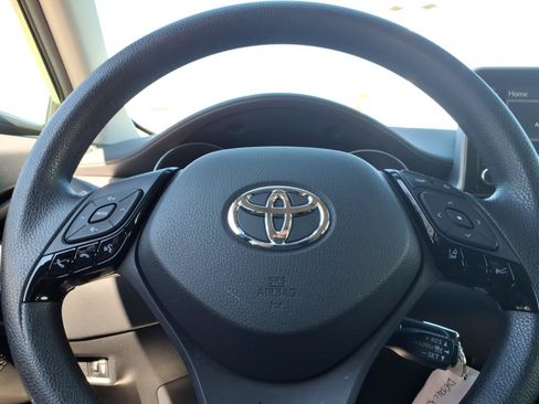 Used 2021 Toyota C-HR LE FWD image 27