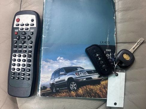 Used 2005 Lexus LX 470 4WD image 23