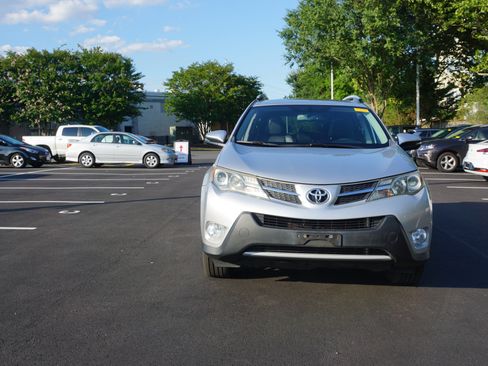 Used 2013 Toyota RAV4 Limited AWD/4WD image 2