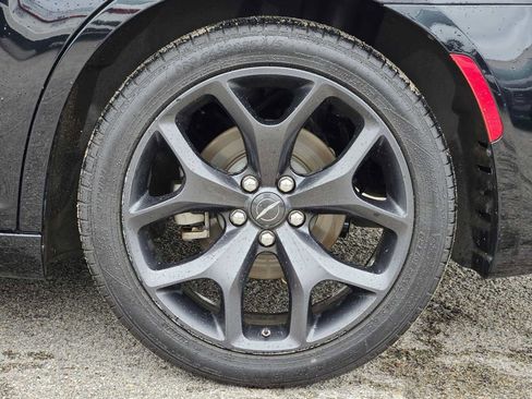 Used 2023 Chrysler 300 Touring w/ Sport Appearance Package image 13