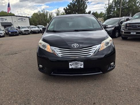 Used 2013 Toyota Sienna Limited w/ Premium Pkg AWD/4WD image 3