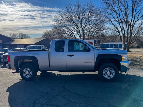 Used 2010 Chevrolet Silverado 2500 LT w/ Interior Plus Package image 2