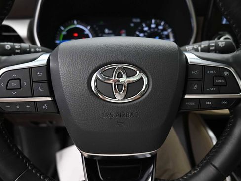 Used 2021 Toyota Highlander Platinum AWD/4WD image 6