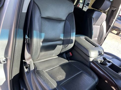 Used 2017 GMC Yukon SLT w/ Open Road Package AWD/4WD image 28