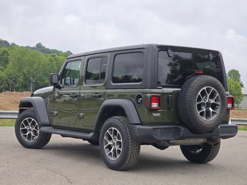 Used 2024 Jeep Wrangler Unlimited Sport AWD/4WD image 11