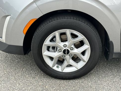 Used 2025 Kia Soul LX w/ LX Technology Package FWD image 11