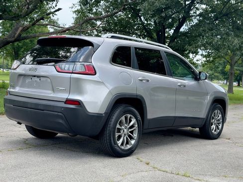 Used 2019 Jeep Cherokee Latitude Plus AWD/4WD image 4