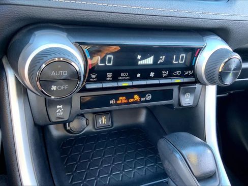 Used 2024 Toyota RAV4 XLE w/ Convenience Package FWD image 33