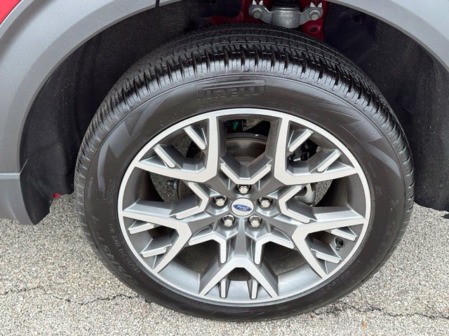 Used 2025 Ford Explorer Platinum w/ Ultimate Package AWD/4WD image 8
