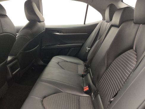 Used 2020 Toyota Camry SE image 18