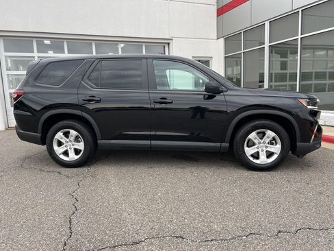 Used 2023 Honda Pilot LX image 12