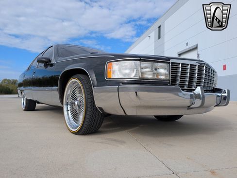 Used 1994 Cadillac Fleetwood Brougham image 8