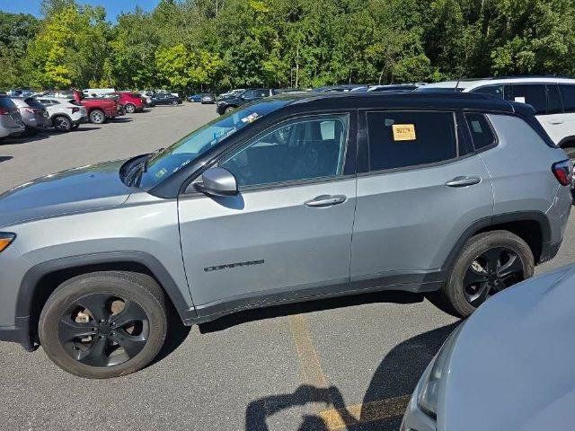 Certified 2021 Jeep Compass Latitude w/ Sun and Sound Group AWD/4WD image 3