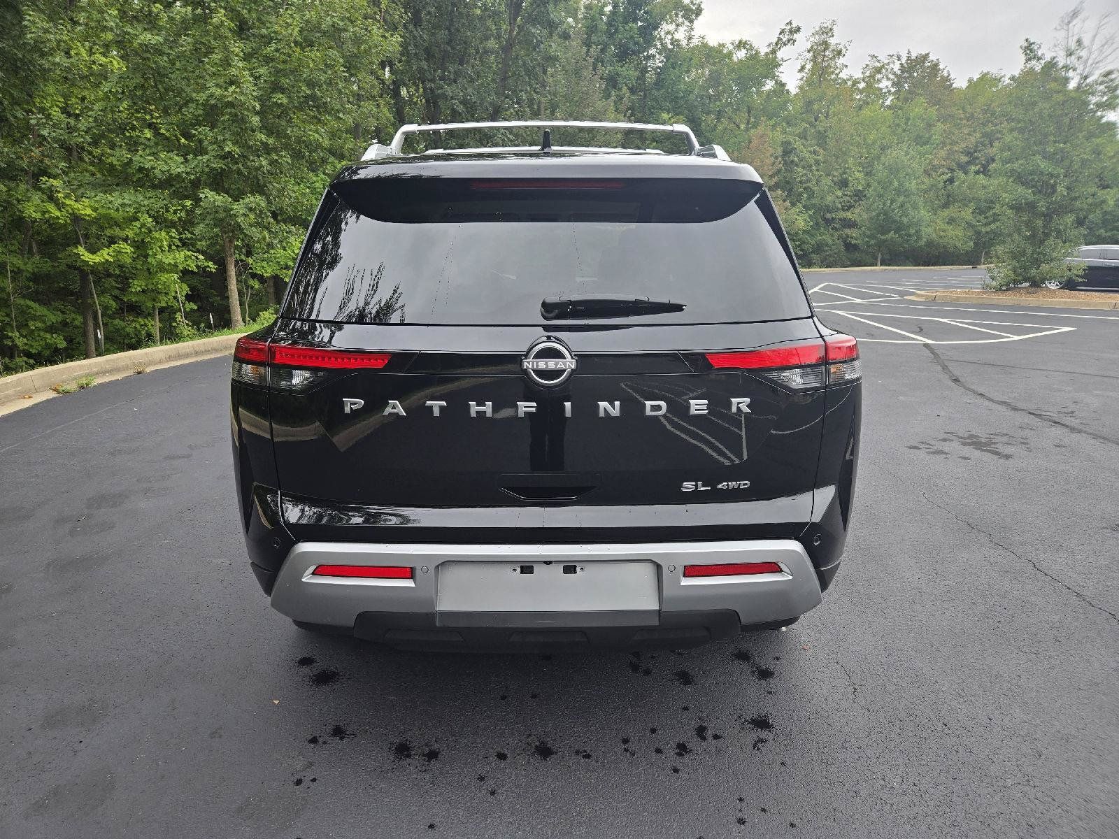 Used 2025 Nissan Pathfinder SL AWD/4WD image 8