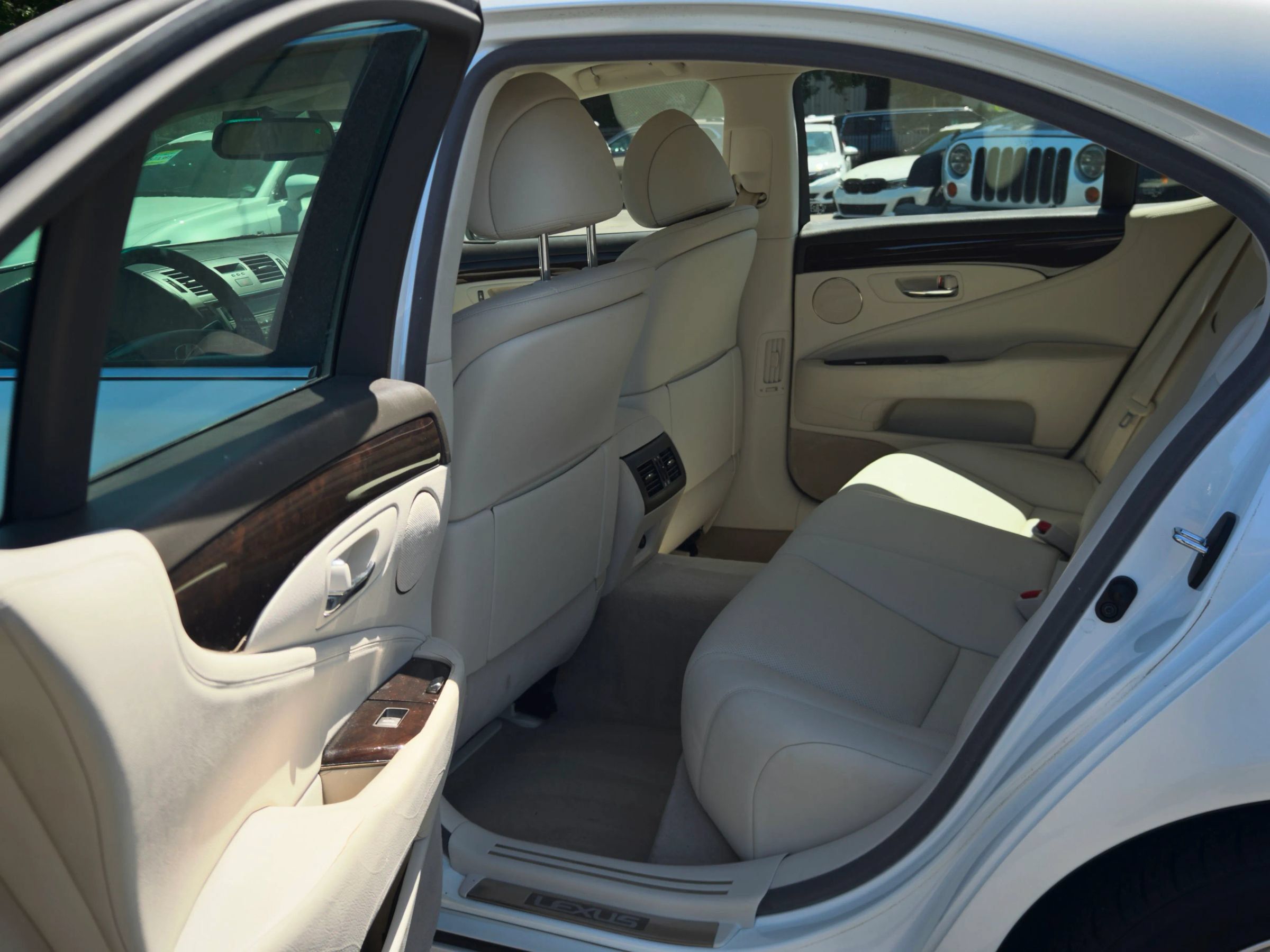 Used 2007 Lexus LS 460 RWD image 34