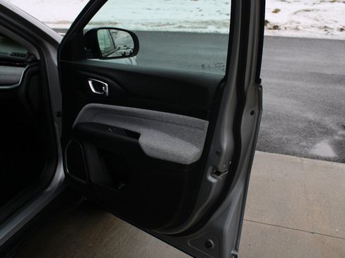 Certified 2022 Jeep Compass Latitude image 11