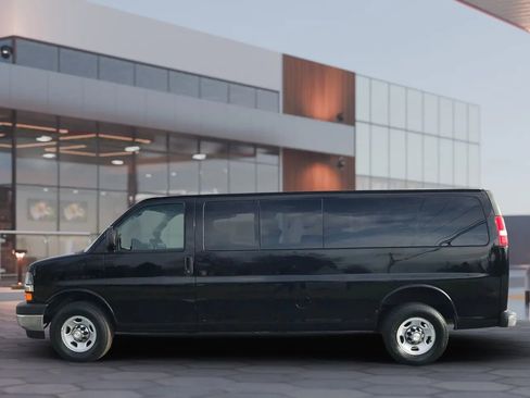 Used 2017 Chevrolet Express 3500 LT w/ LT Preferred Equipment Group image 5