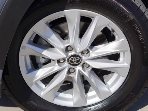 Certified 2023 Toyota Corolla Cross LE AWD/4WD image 11