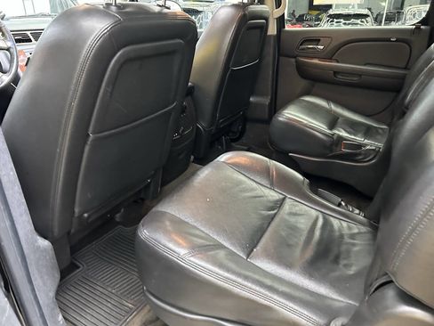 Used 2012 Chevrolet Suburban LTZ image 18